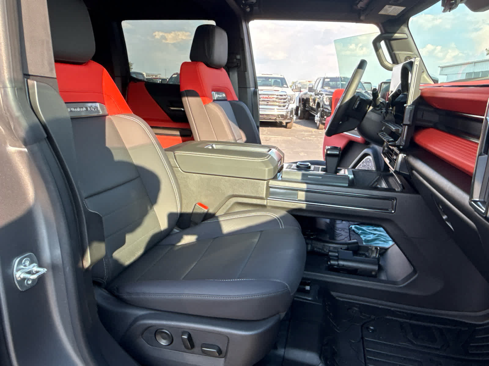 Certified 2026 GMC Hummer EV 3X w/ Carbon Fiber Edition Package AWD/4WD image 27