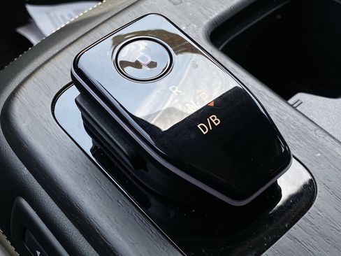 Certified 2024 Nissan Ariya FWD image 8