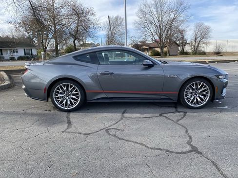 Used 2025 Ford Mustang GT Premium image 8