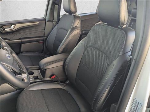 Used 2025 Ford Escape SE FWD image 16