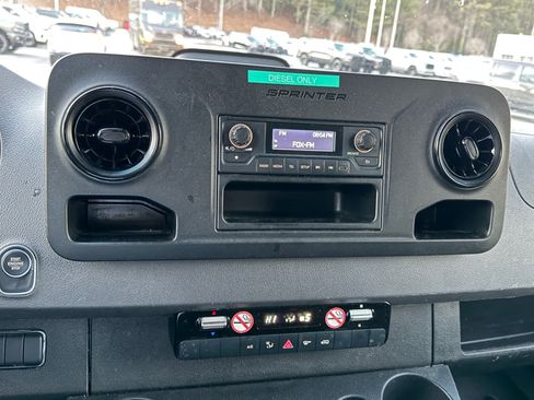 Used 2025 Mercedes-Benz Sprinter 2500 image 18