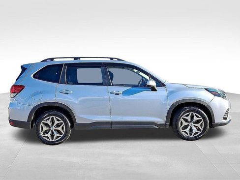 Used 2023 Subaru Forester Premium AWD/4WD image 9