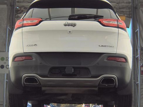 Used 2017 Jeep Cherokee Limited w/ Luxury Group AWD/4WD image 6