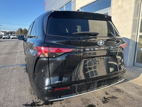 Certified 2022 Toyota Sienna Limited image 5