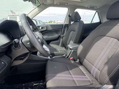 Used 2025 Hyundai Venue SEL FWD image 10
