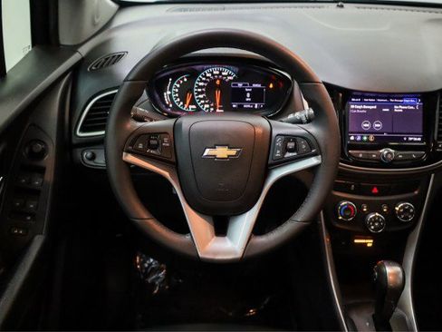 Used 2022 Chevrolet Trax LT w/ Midnight Edition image 22