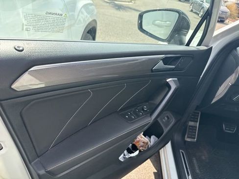 Used 2024 Volkswagen Tiguan SE R-Line image 17