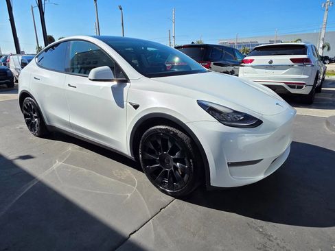 Used 2021 Tesla Model Y Long Range image 3