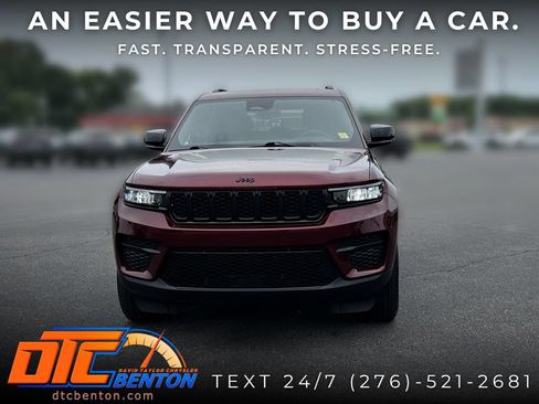 Used 2025 Jeep Grand Cherokee Altitude AWD/4WD image 2