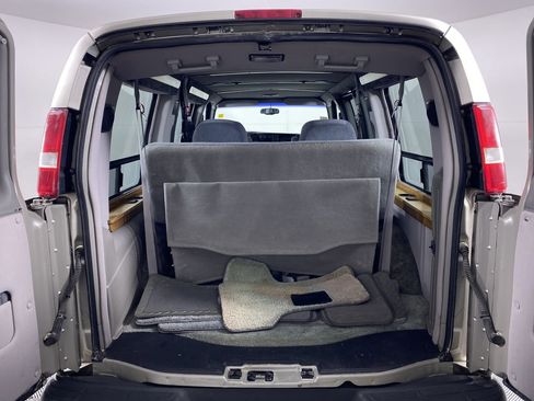 Used 2003 GMC Savana 1500 w/ Preferred Equipment Group 3 RWD image 22
