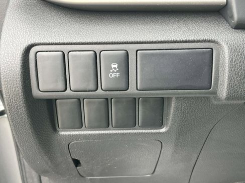 Used 2020 Mitsubishi Eclipse Cross LE image 28