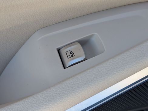 New 2026 BMW 330i Sedan w/ Convenience Package image 28