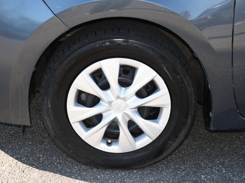 Used 2015 Toyota Corolla L image 20