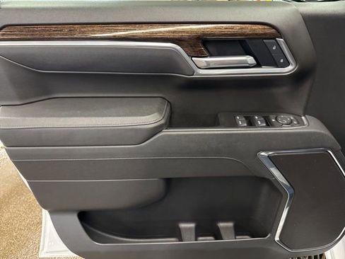 Used 2025 GMC Sierra 1500 Elevation image 9