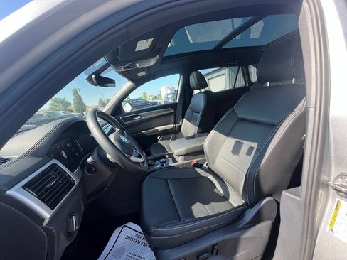 Certified 2023 Volkswagen Atlas Cross Sport SE w/ Panoramic Sunroof Package AWD/4WD image 11