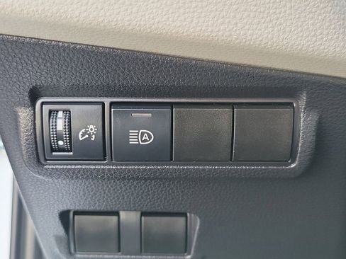 Used 2025 Toyota Corolla Cross L image 20