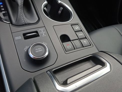 Used 2023 Toyota Highlander XSE image 26