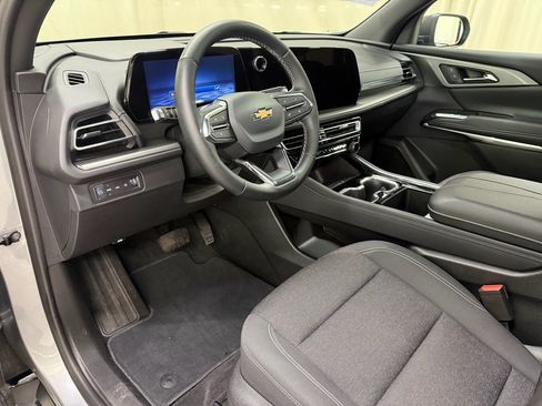 Used 2025 Chevrolet Traverse LT w/ Sun and Wheel Package image 31