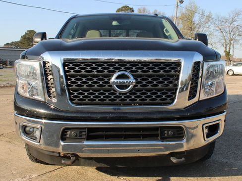 Used 2017 Nissan Titan SV image 4