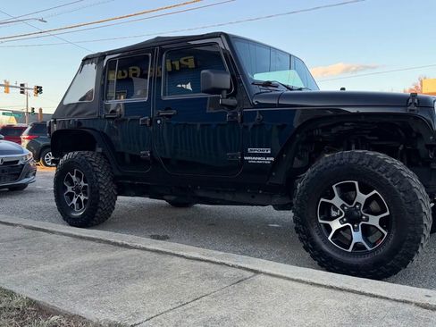 Used 2012 Jeep Wrangler Unlimited Sport image 5