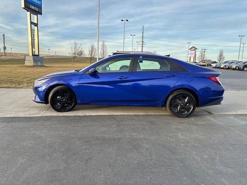 Used 2023 Hyundai Elantra SEL w/ Cargo Package image 6