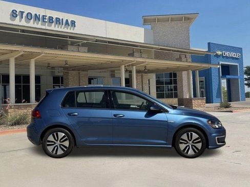 Used 2016 Volkswagen e-Golf SE w/ DC Fast Charging Package image 4