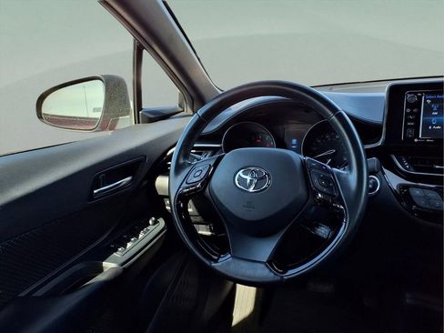 Used 2018 Toyota C-HR XLE FWD image 19