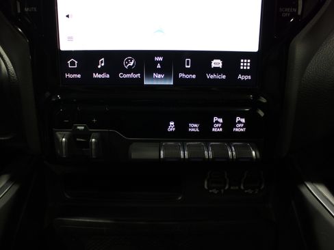 Used 2022 RAM 1500 Laramie AWD/4WD image 17