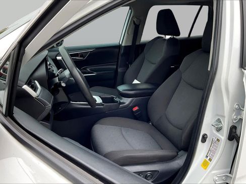 Used 2024 Toyota RAV4 XLE FWD image 8