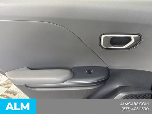 Used 2025 Kia K4 FWD image 25