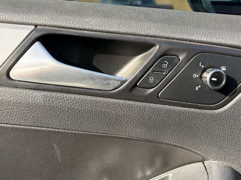 Used 2014 Volkswagen Jetta GLI Autobahn FWD image 9