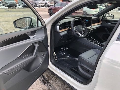 New 2026 Volkswagen Tiguan SEL R-Line image 10