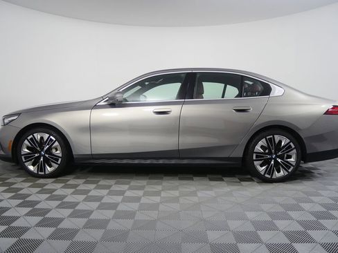 Used 2025 BMW 530i image 6