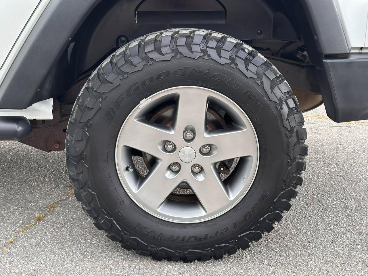 Used 2012 Jeep Wrangler Unlimited Rubicon w/ Connectivity Group AWD/4WD image 23