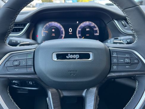 New 2025 Jeep Grand Cherokee Limited image 24