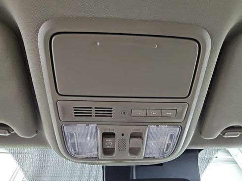 Used 2018 Honda Pilot Touring image 22