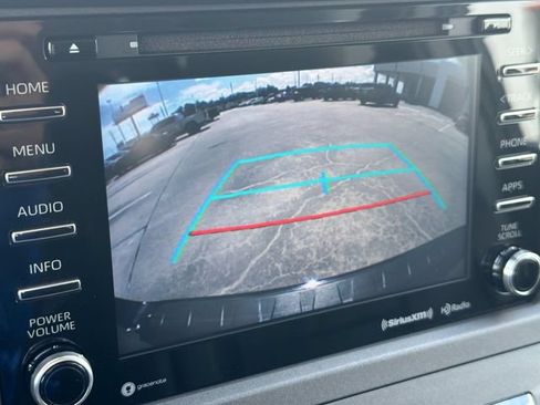 Used 2018 Toyota Sienna SE w/ Carpet Mat Package FWD image 21