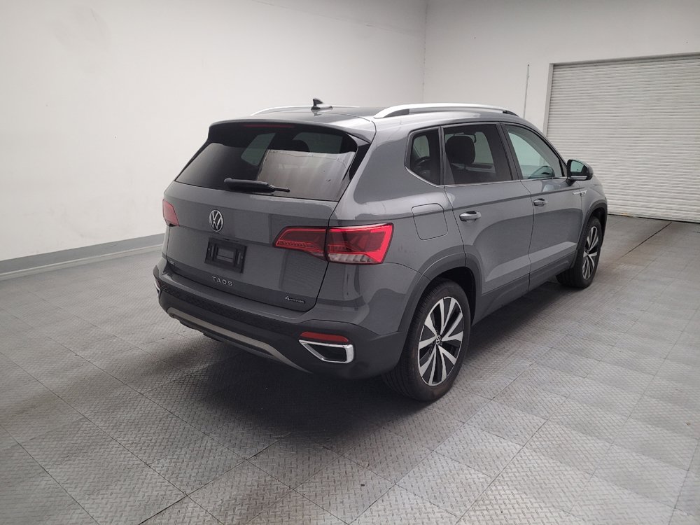Used 2022 Volkswagen Taos SE w/ Panoramic Sunroof Package AWD/4WD image 9