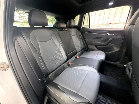 New 2026 Volkswagen Tiguan SE R-Line FWD image 6