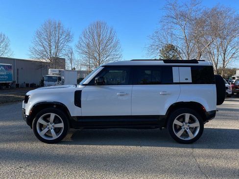 Used 2024 Land Rover Defender 110 X-Dynamic SE image 3