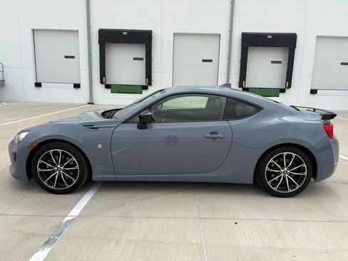 Used 2018 Toyota 86 RWD image 6