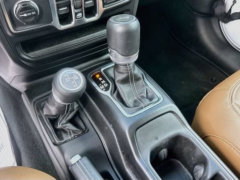 Used 2023 Jeep Wrangler Unlimited Sahara w/ Cold Weather Group AWD/4WD image 18