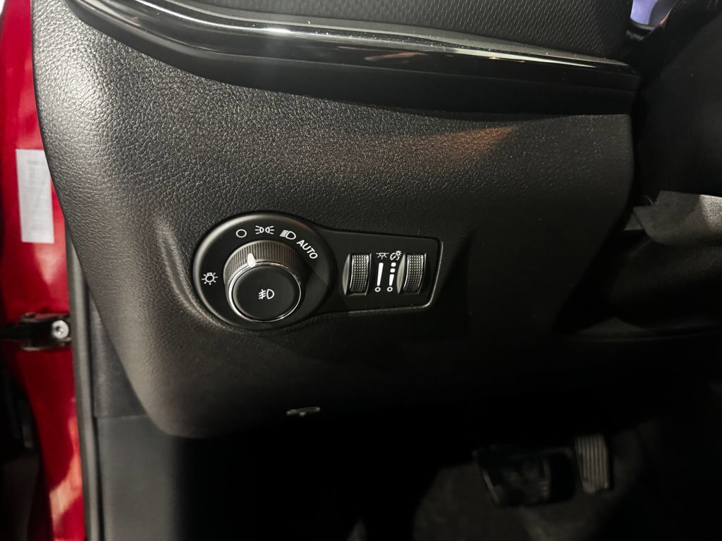 Used 2025 Jeep Compass Trailhawk AWD/4WD image 38