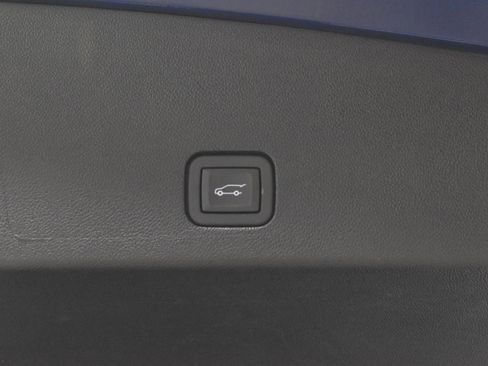 Certified 2025 Cadillac XT6 Luxury image 29