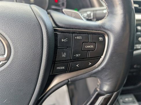 Used 2019 Lexus ES 300h image 22