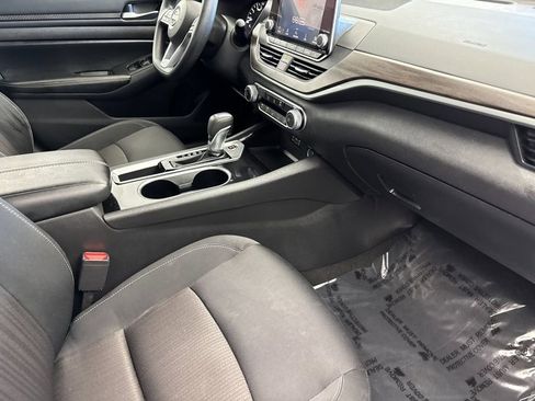 Used 2024 Nissan Altima 2.5 SV image 14