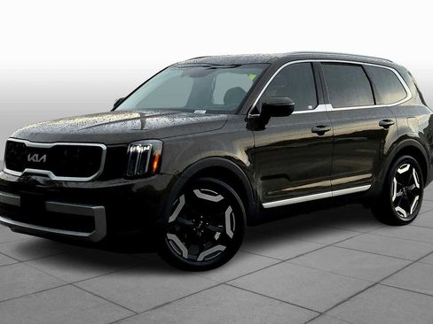 Used 2023 Kia Telluride EX image 2