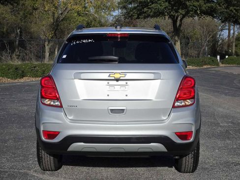 Certified 2022 Chevrolet Trax LT w/ LT Convenience Package image 6