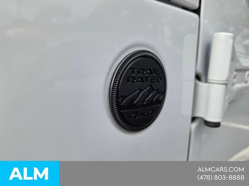 Used 2025 Jeep Wrangler Unlimited Sahara AWD/4WD image 5
