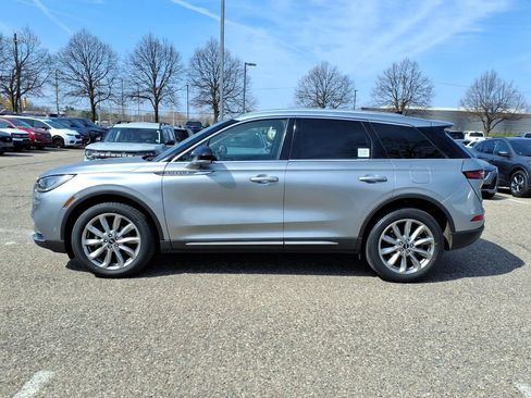 Used 2022 Lincoln Corsair AWD w/ Premium Package image 2